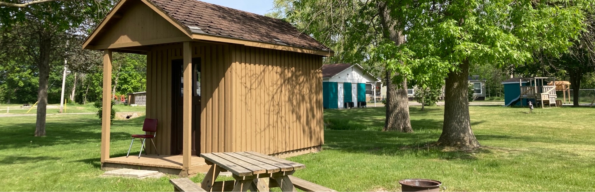 Outside view of Bunkie with picnic table